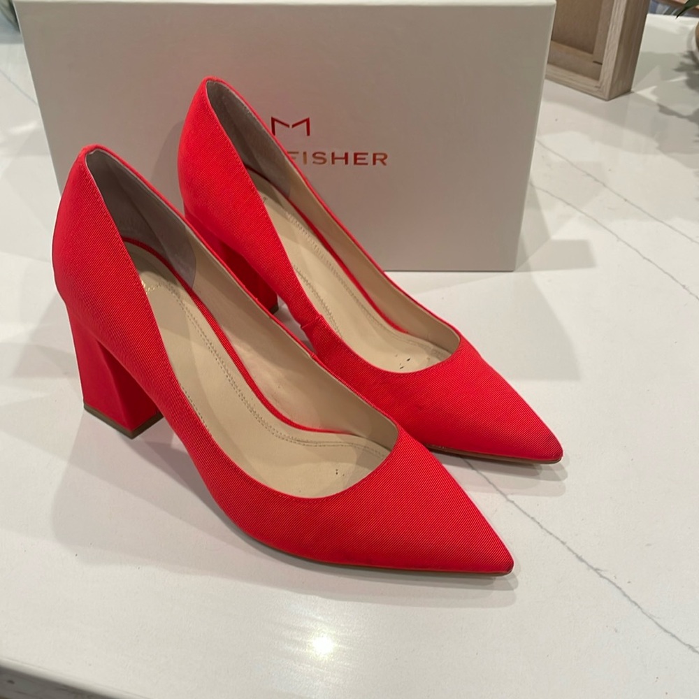 Marc Fisher size 8 red fabric heel in good condition